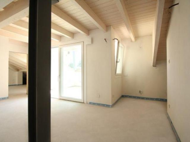 Appartamento in vendita a Albizzate, Lombardia