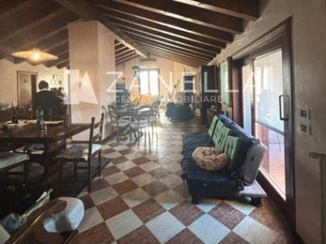 Attico in vendita a Castelfranco Veneto, Veneto