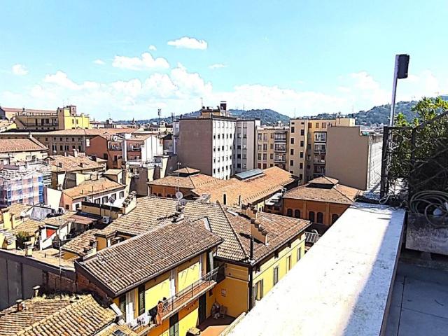 Attico in affitto a Porto-Saragozza, Bologna