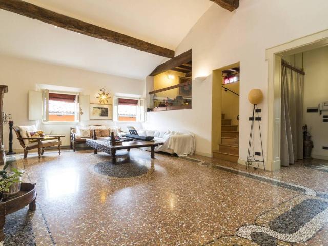 Attico in affitto a Galvani, Bologna