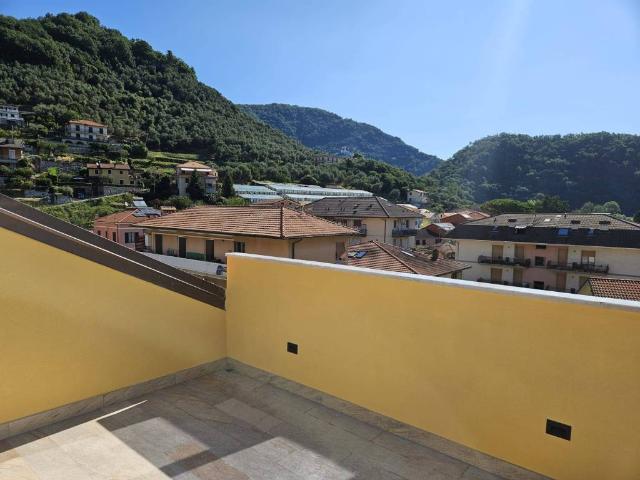 Attico in affitto a Carasco, Liguria