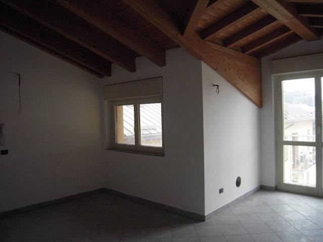 Attico in affitto a Cesano Maderno, Lombardia
