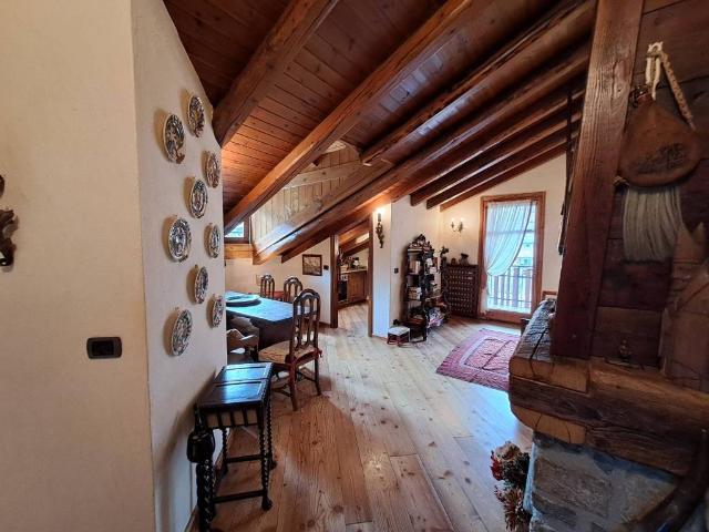 Attico in affitto a Courmayeur, Les Forges