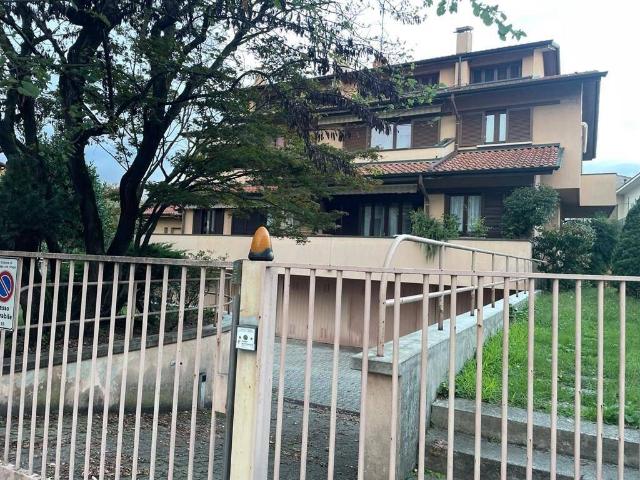 Attico in affitto a Jerago, Jerago Con Orago