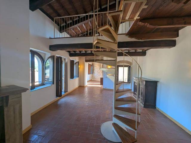 Attico in affitto a Colpetrazzo, Umbria