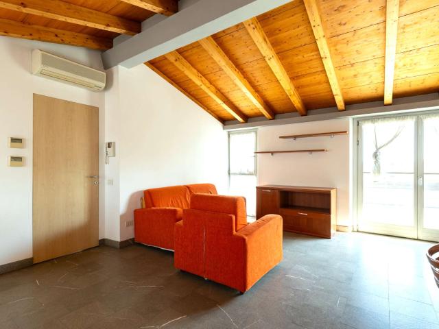 Villa Indipendente in affitto a Municipio 9, Milano