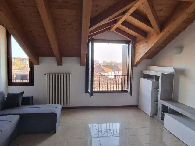 Attico in affitto a Municipio 4, Milano