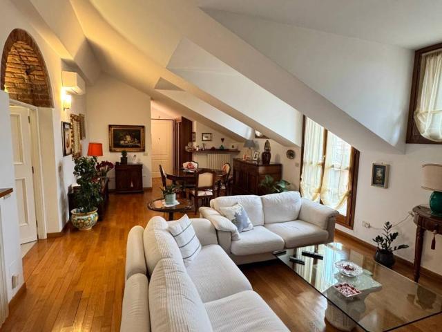 Attico in affitto a Municipio 1, Milano