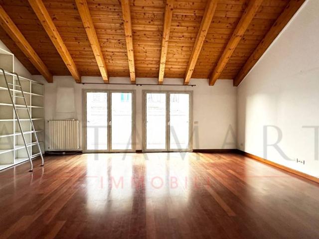 Attico in affitto a Municipio 1, Milano