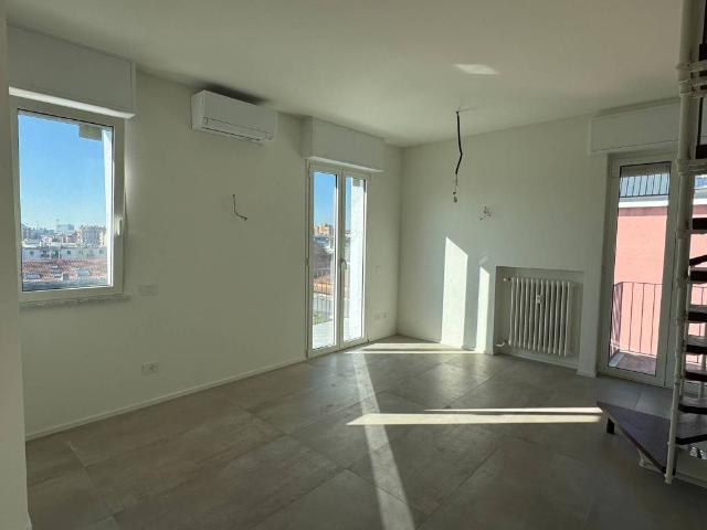 Attico in affitto a Umbria - Molise, Milano