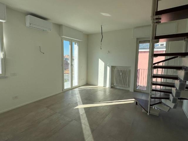 Attico in affitto a Municipio 4, Milano