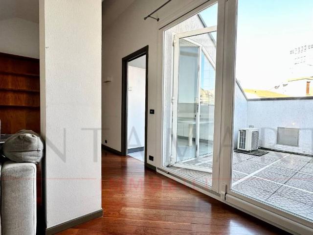 Attico in affitto a Brera, Milano