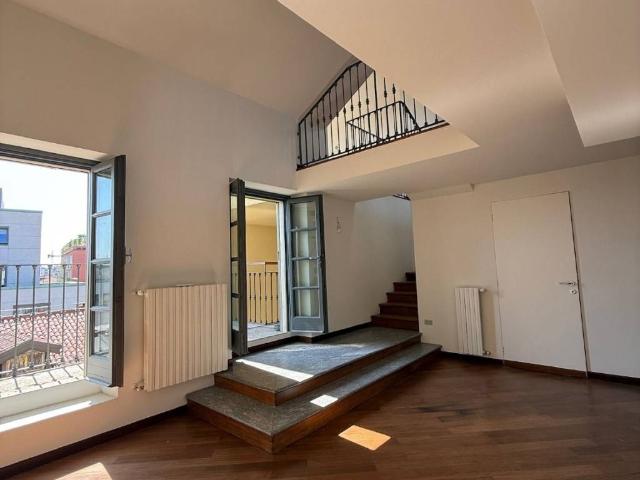 Attico in affitto a Municipio 1, Milano