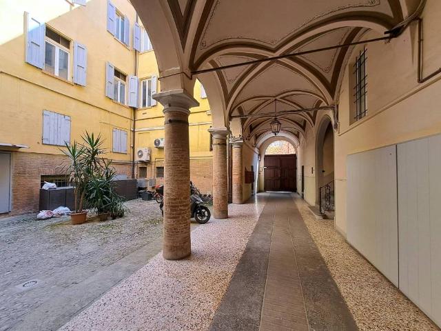 Attico in affitto a Centro Storico, Modena