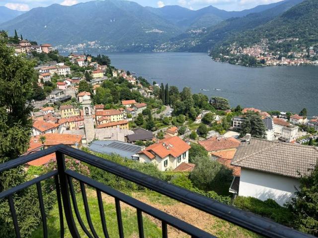 Attico in affitto a Moltrasio, Lombardia