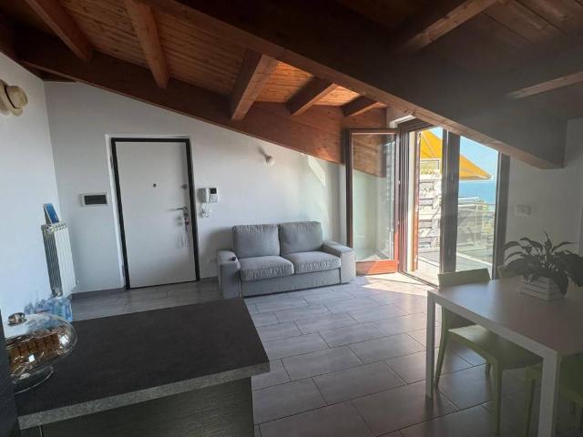 Attico in affitto a Villa Canonico, Montesilvano