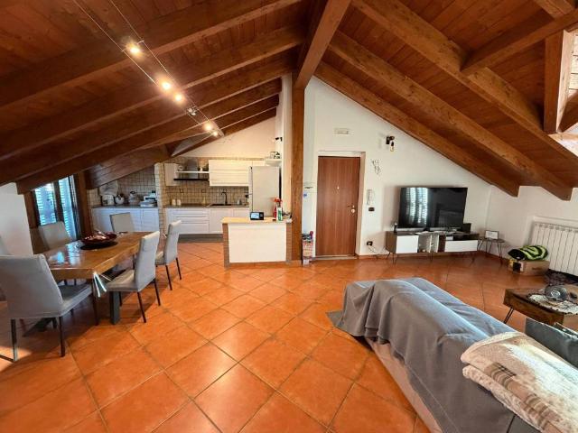 Attico in affitto a Giugliano In Campania, Campania