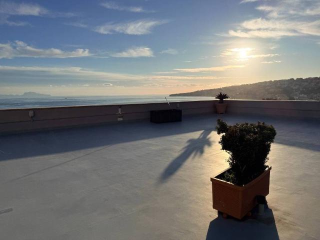 Attico in affitto a Municipalità 1, Napola