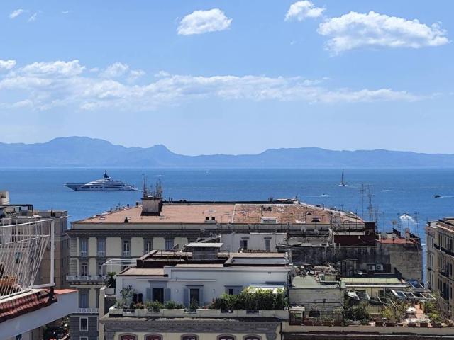 Attico in affitto a Municipalità 1, Campania