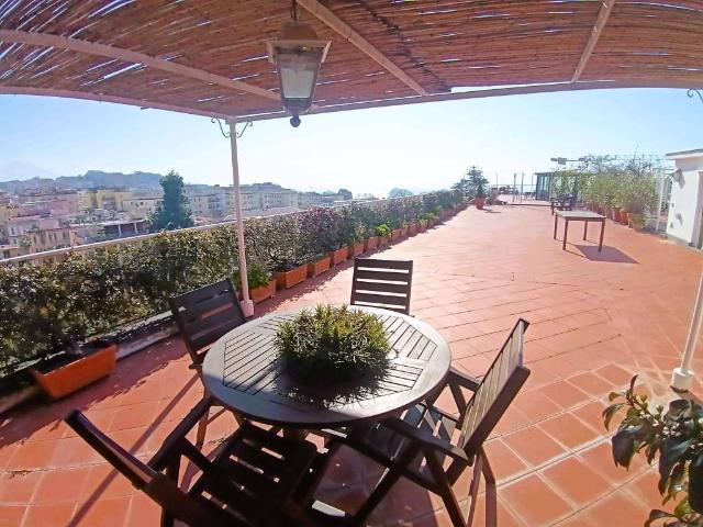 Attico in affitto a Municipalità 1, Napola