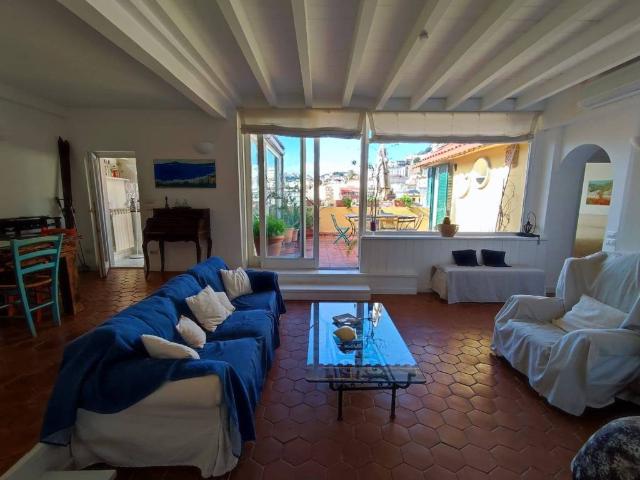 Attico in affitto a Municipalità 1, Napola