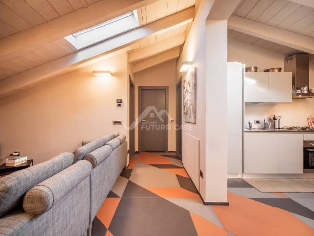 Attico in affitto a Sant'Agostino esterna-Porta Castello, Re