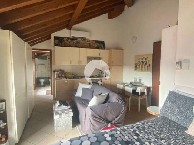 Attico in affitto a San Paolo Tribunale, Re