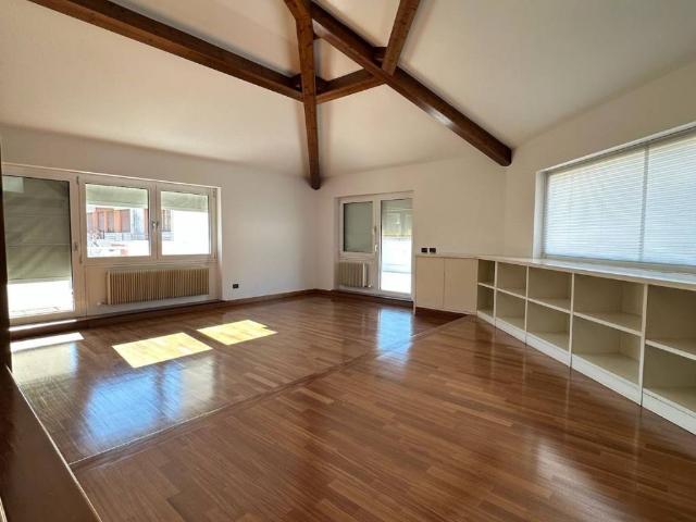 Attico in affitto a Territorio Val d'Adige, Trento