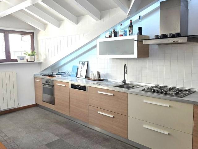 Attico in affitto a Biumo Inferiore, Varese