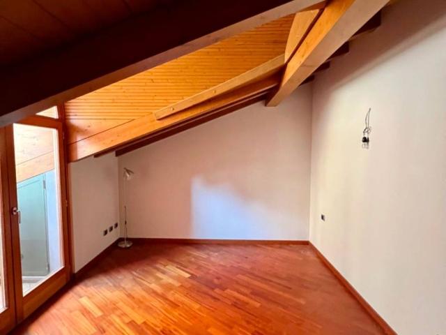 Attico in affitto a Biumo Superiore, Varese