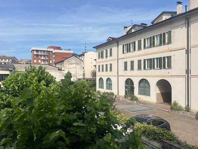 Attico in affitto a Biumo Inferiore, Varese