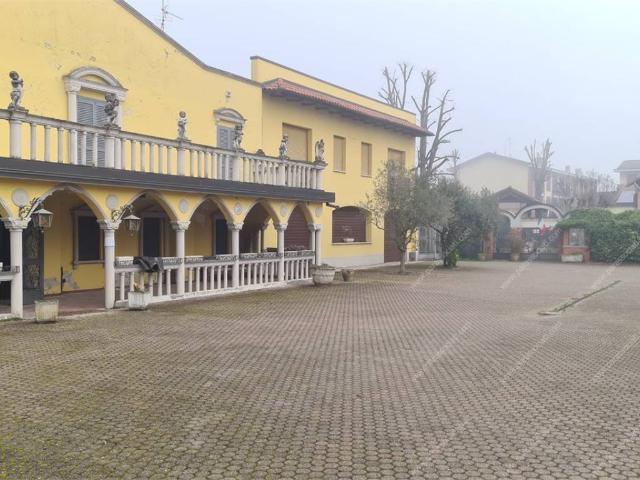 Attico in affitto a Vernate, Milano