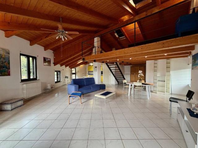 Attico in vendita a Locato Inferiore, Piemonte