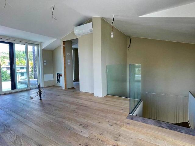 Attico in vendita a La Pace, Palazzo Del Pero