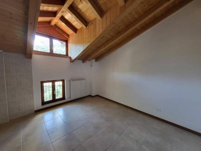 Attico in vendita a Barni, Lombardia