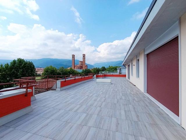Attico in vendita a Pilastroni, Bassano Del Grappa