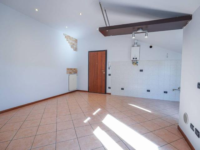 Attico in vendita a Grumello del Piano, Bergamo