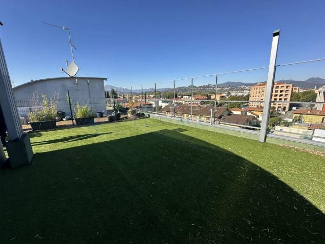 Attico in vendita a Villaggio degli Sposi, Bergamo