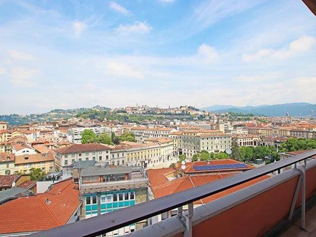 Attico in vendita a Borgo Palazzo, Bergamo