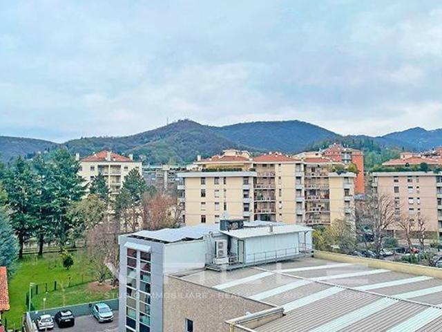 Attico in vendita a Bergamo, Lombardia