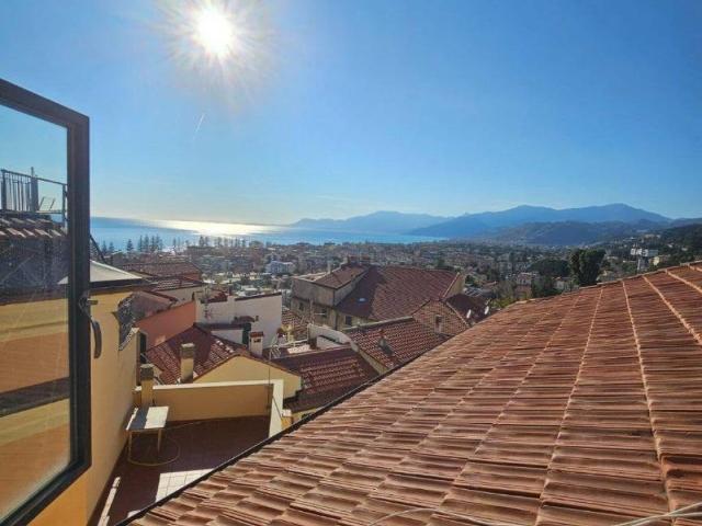 Attico in vendita a Arziglia, Bordighera