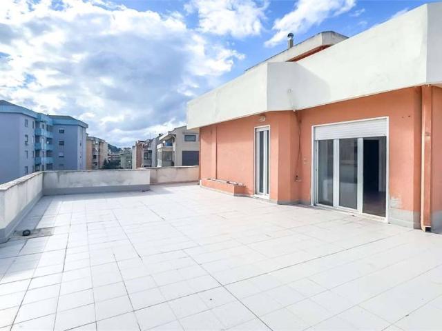 Attico in vendita a Quartiere del Sole, Cagliari