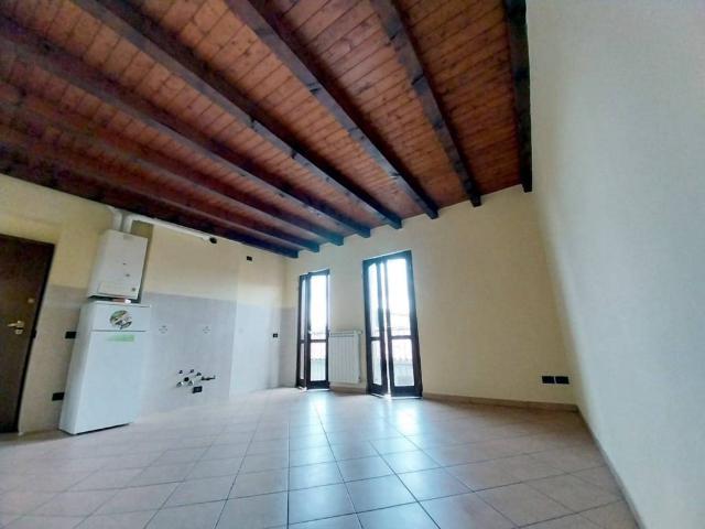 Attico in vendita a Calvenzano, Lombardia