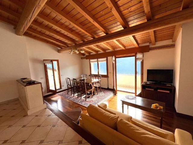 Attico in vendita a Carate Urio, Como