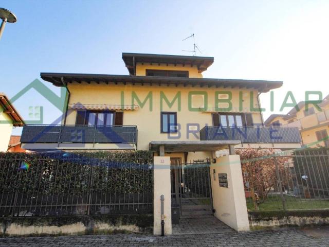 Attico in vendita a Cardano Al Campo, Lombardia