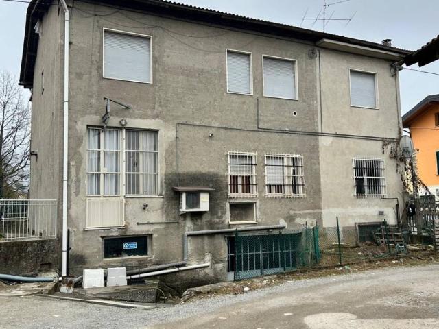 Attico in vendita a Carobbio Degli Angeli, Lombardia