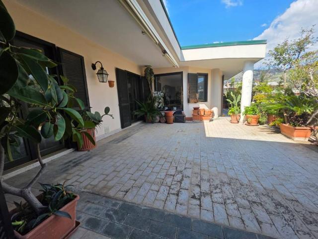 Attico in vendita a Petrarelle, Caserta