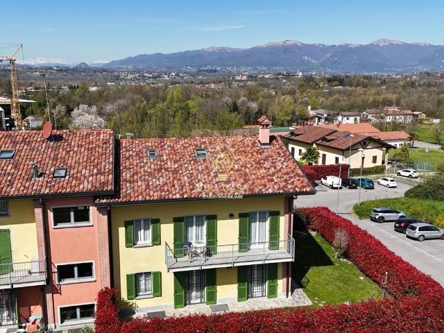 Attico in vendita a Cassago Brianza, Lombardia