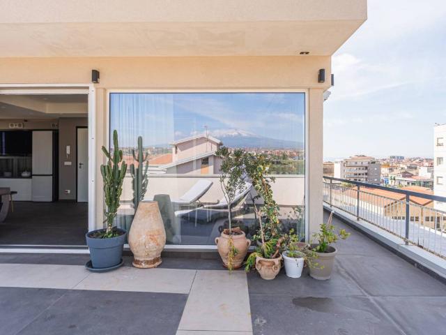 Attico in vendita a Monte Po-Nesima-San Leone-Rapisardi, Catania