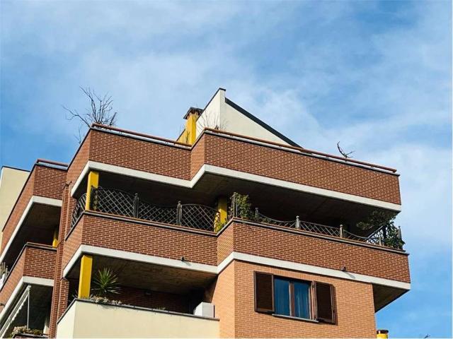 Attico in vendita a Cesano Maderno, Binzago